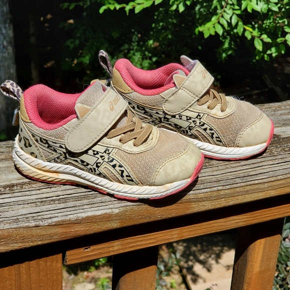 ASICS - Picture 2 of 3